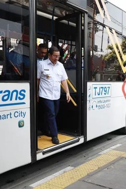 Bus Biru, Harapan Baru: Kebijakan Pramono Anung dan Revolusi Transportasi Jakarta