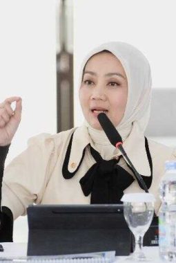 Ketika Istri Ridwan Kamil Kritik Kebijakan Dedi Mulyadi