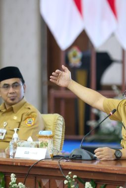 Warga Jateng Puas Kinerja Ahmad Luthfi di Kesehatan, Tersandung di Lapangan Kerja