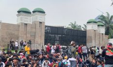Harapan di Balik Seruan Bubarkan DPR